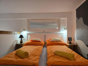 Charming Suite & The Hidden Gem on Akacfa str